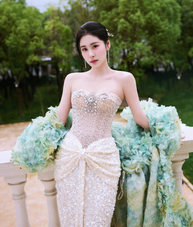 吴莫愁发文称自己被"暗箱操作",不被尊重,她发文写道:"我知道我不够好