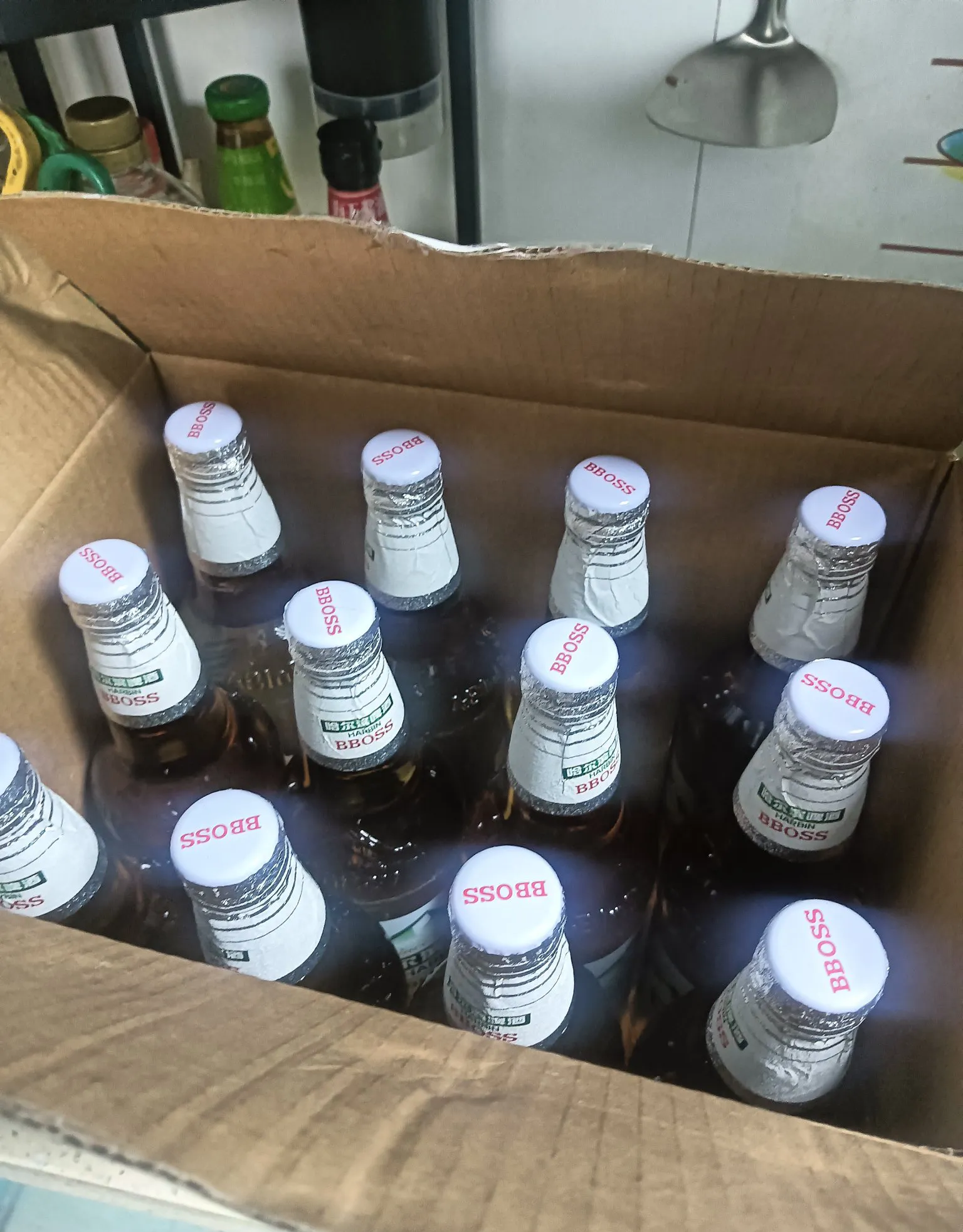 今天早上,我拿着雪花啤酒的空瓶子