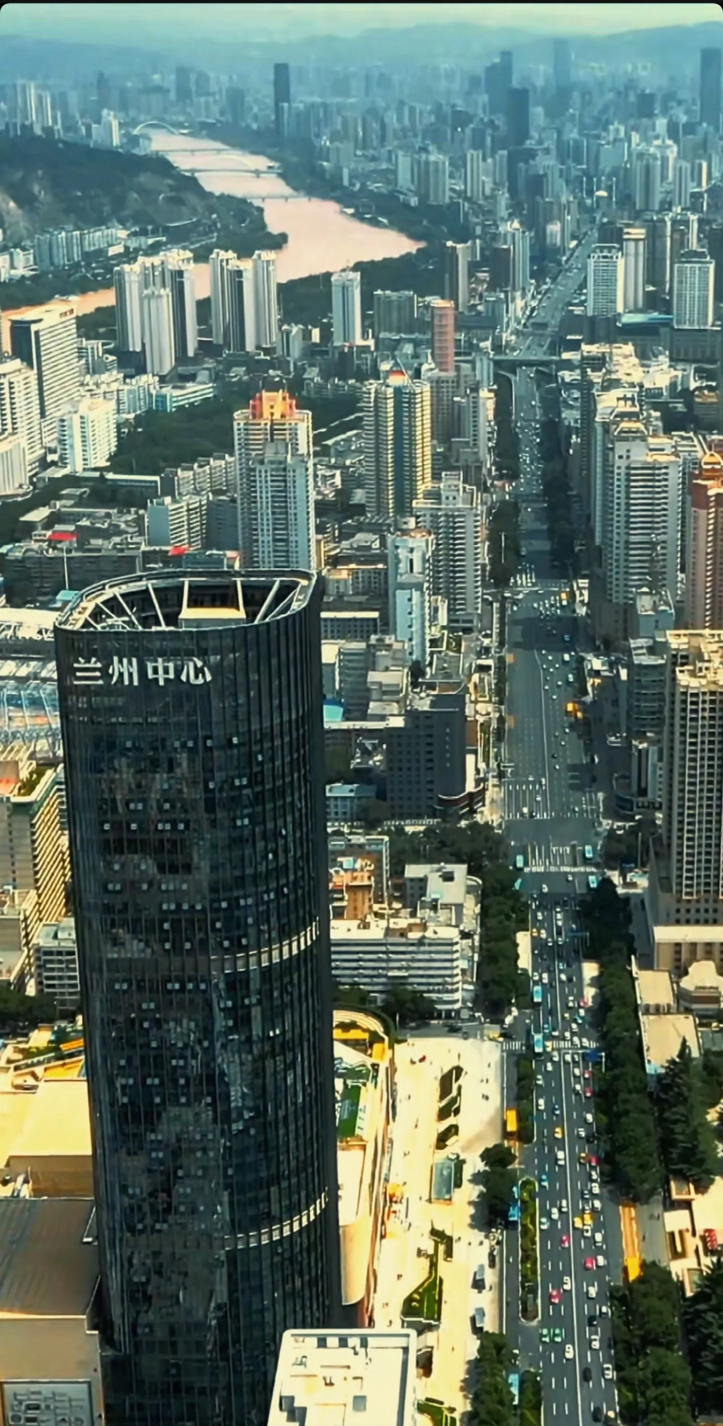 没来过兰州真的不知道,一到了兰州真的有点震惊,这还是我们印象滥的