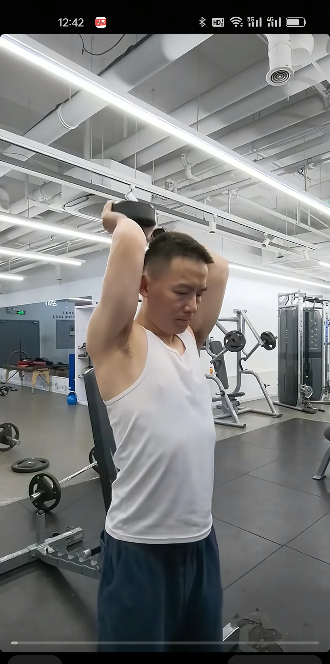 看看这腹肌,胸肌又迷死多少人啊 健身动作好标准,穿衣显瘦,脱衣有肉