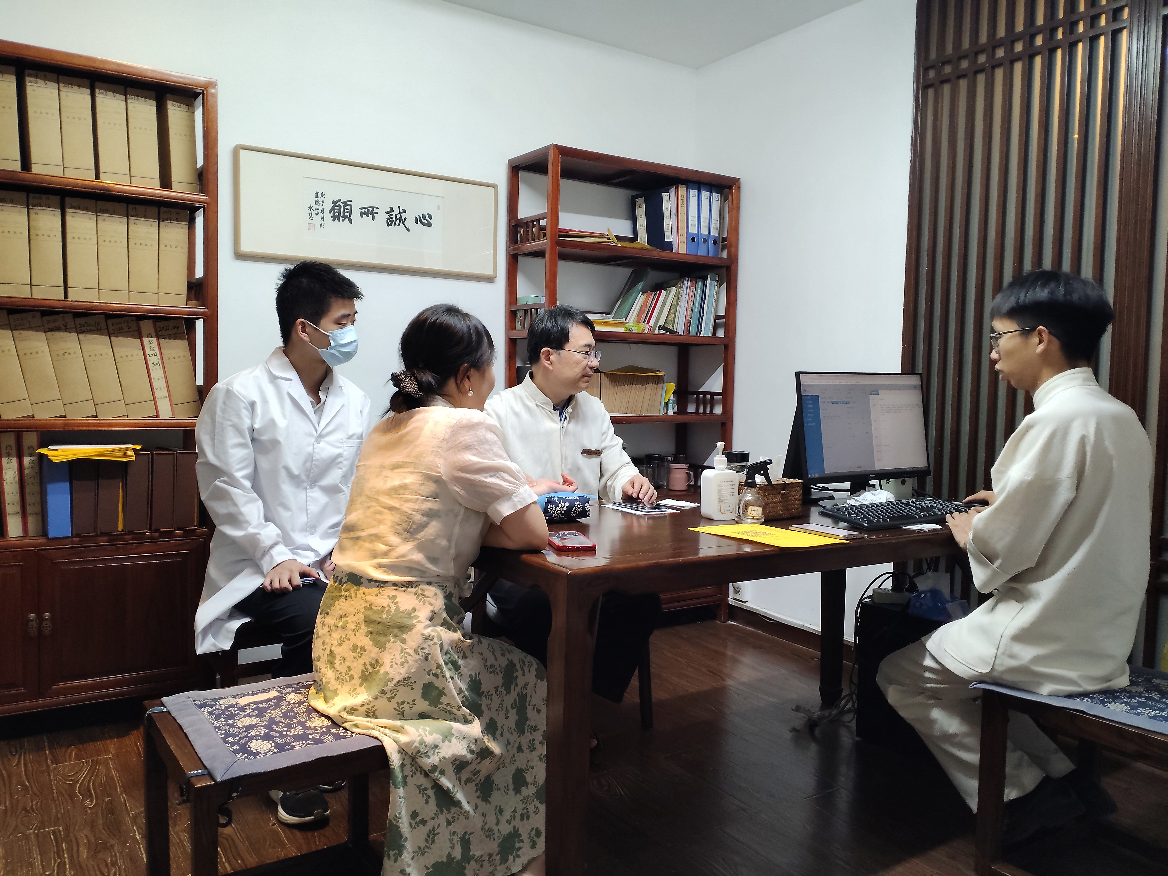 光吃不拉是胃热,吃完就拉是胃寒,这两个中成药需牢记!