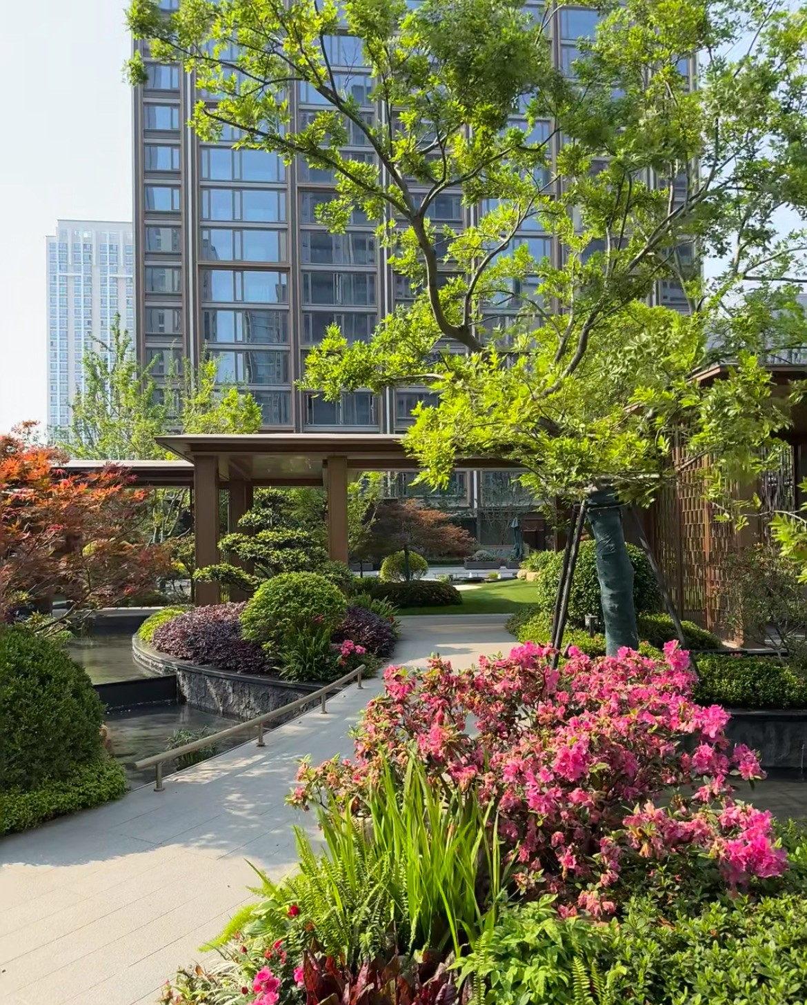 我弟弟做生意赔了50多万,家里的钱几乎都花光了,还是不够填补亏空