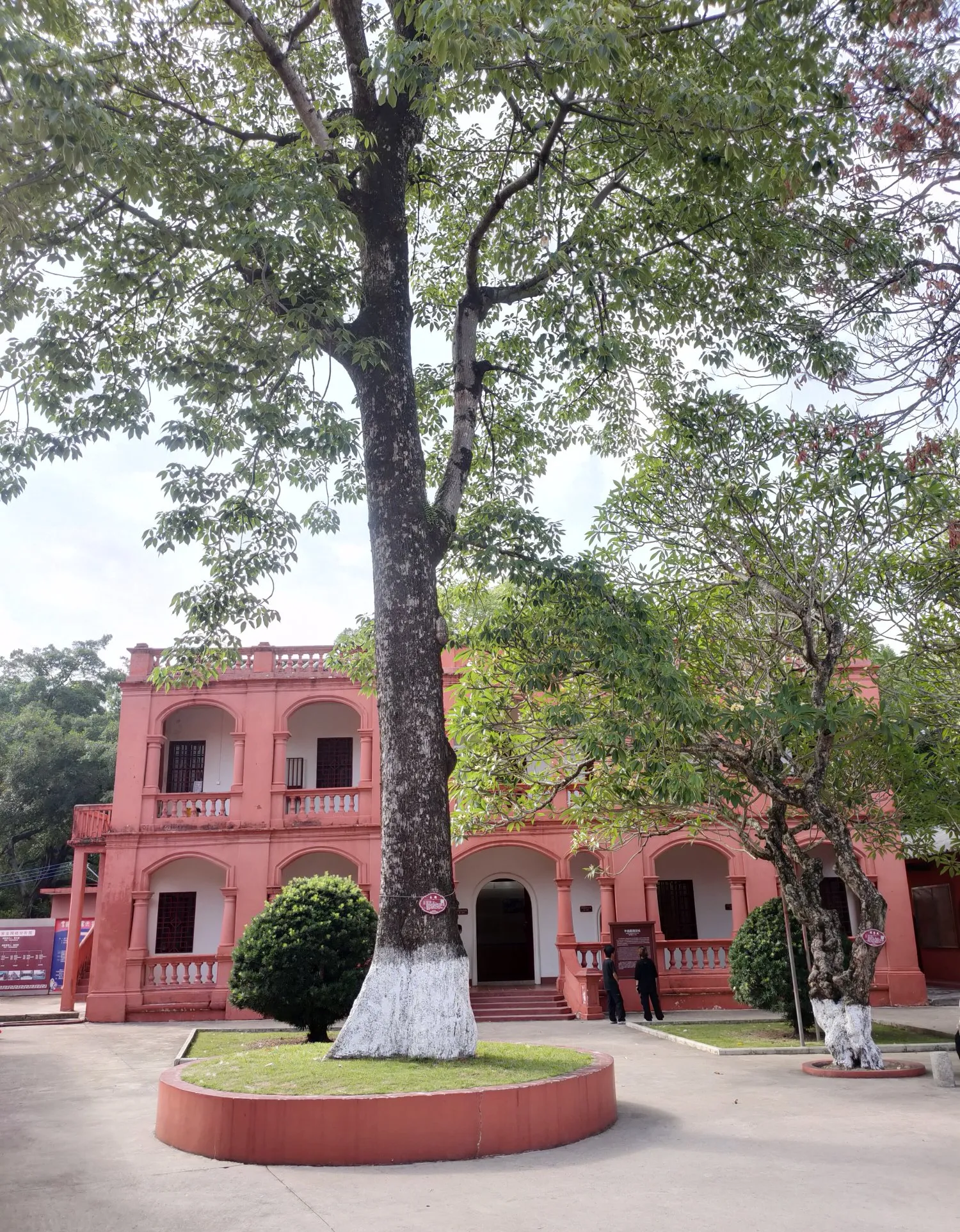 海丰作为汕尾下辖的县,历史上出过澎湃,陈炯明,陈其尤等中国各领域的