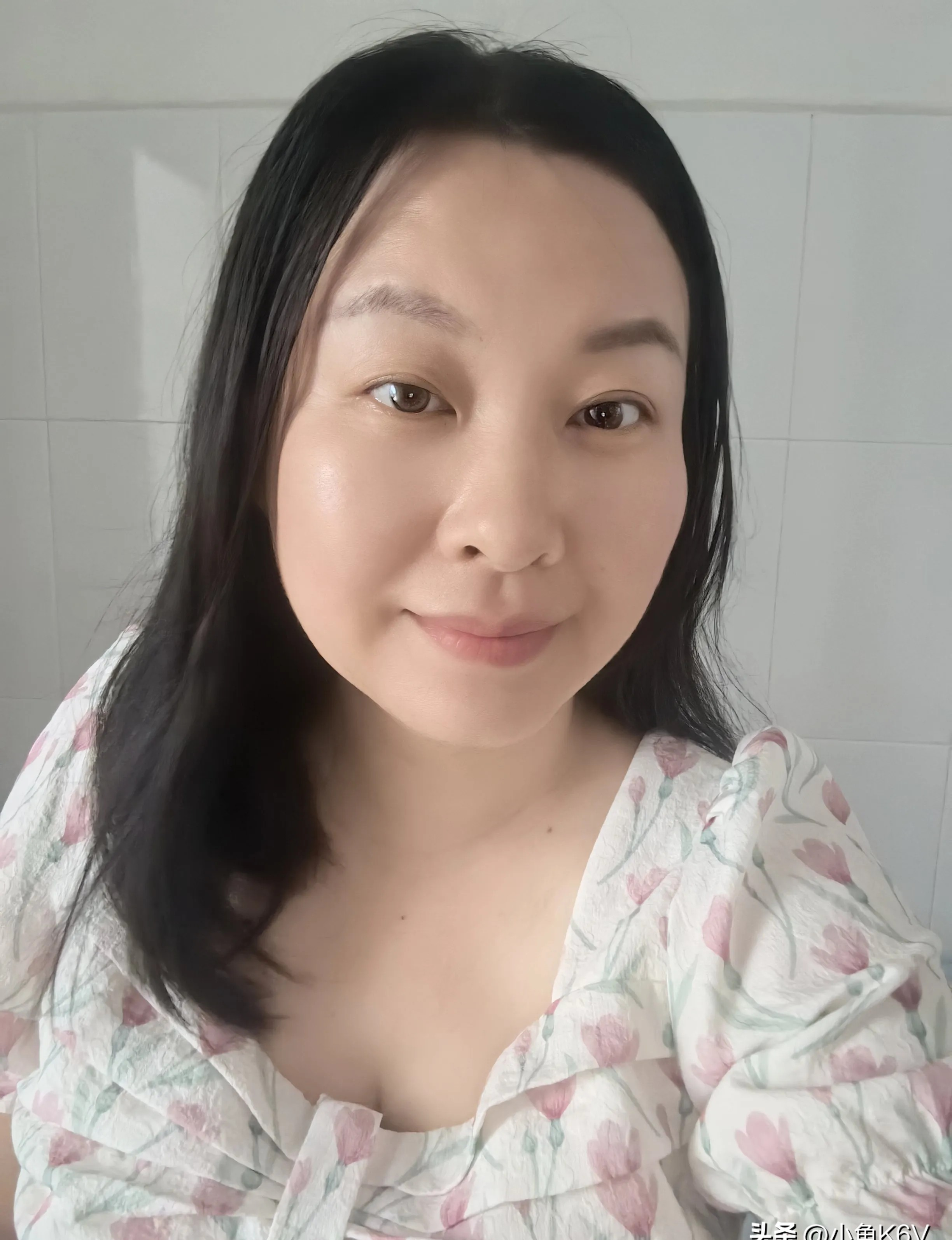 以前早上醒来,要么刷手机看头条,要么犯困就继续窝被窝里