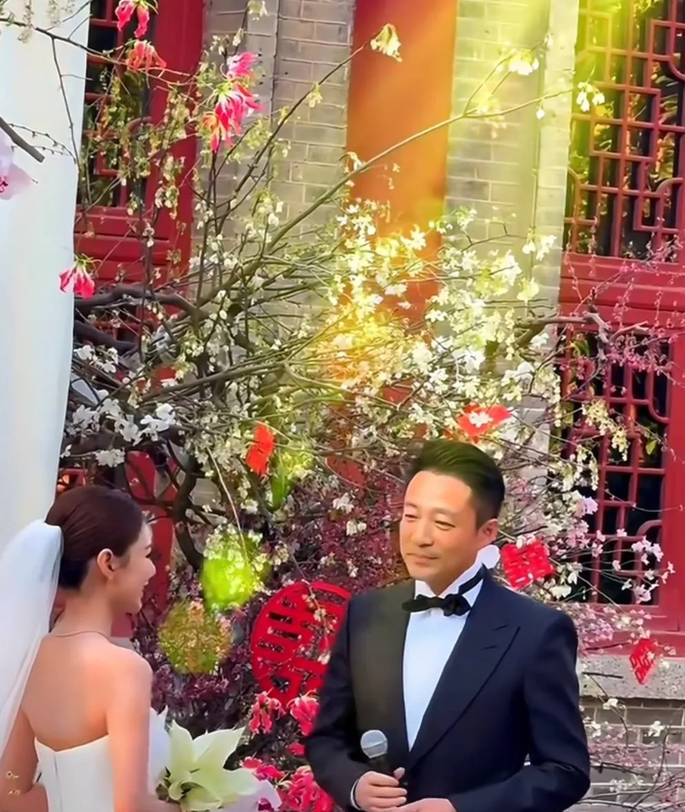 婚礼是美好的,但汪小菲这个表情,就真的耐人寻味了!