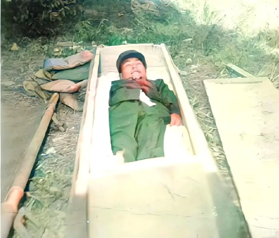 出发时或许也没有想到,他会在这场战争中,成为英雄,永远镌刻在历史上