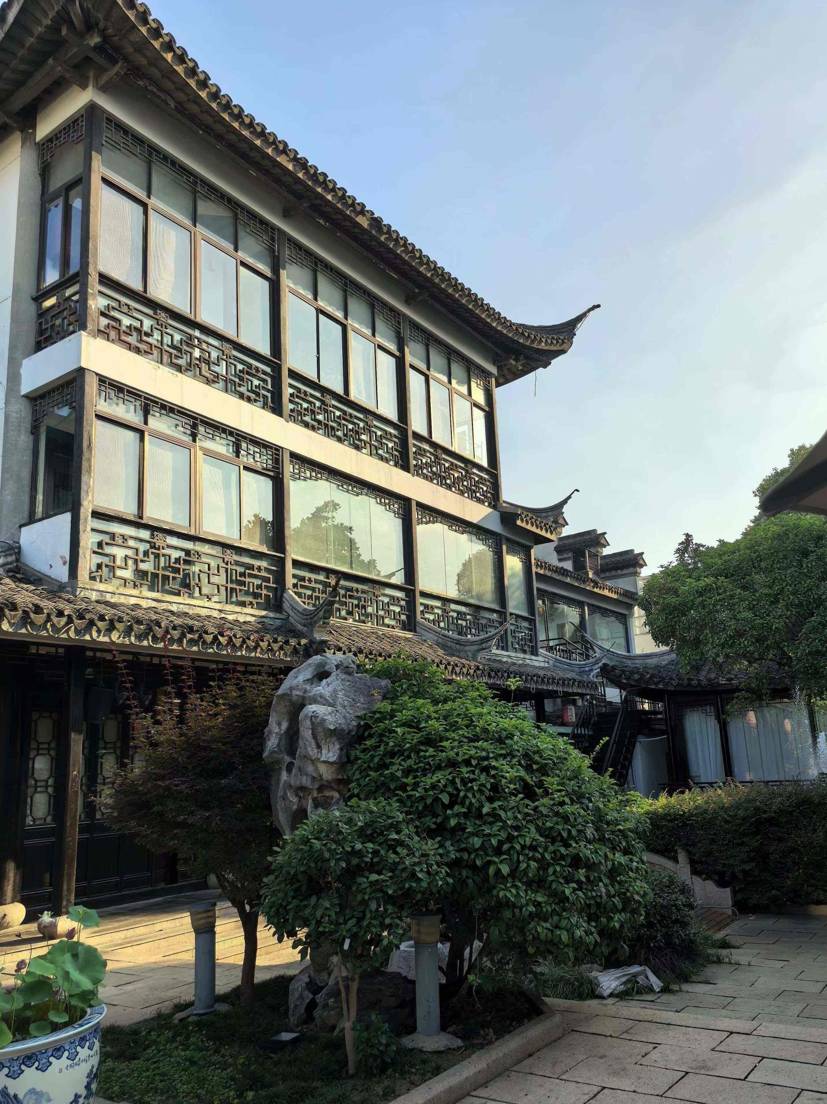 昨晚和十多年前一起在日企做关务的同事聚餐,没想