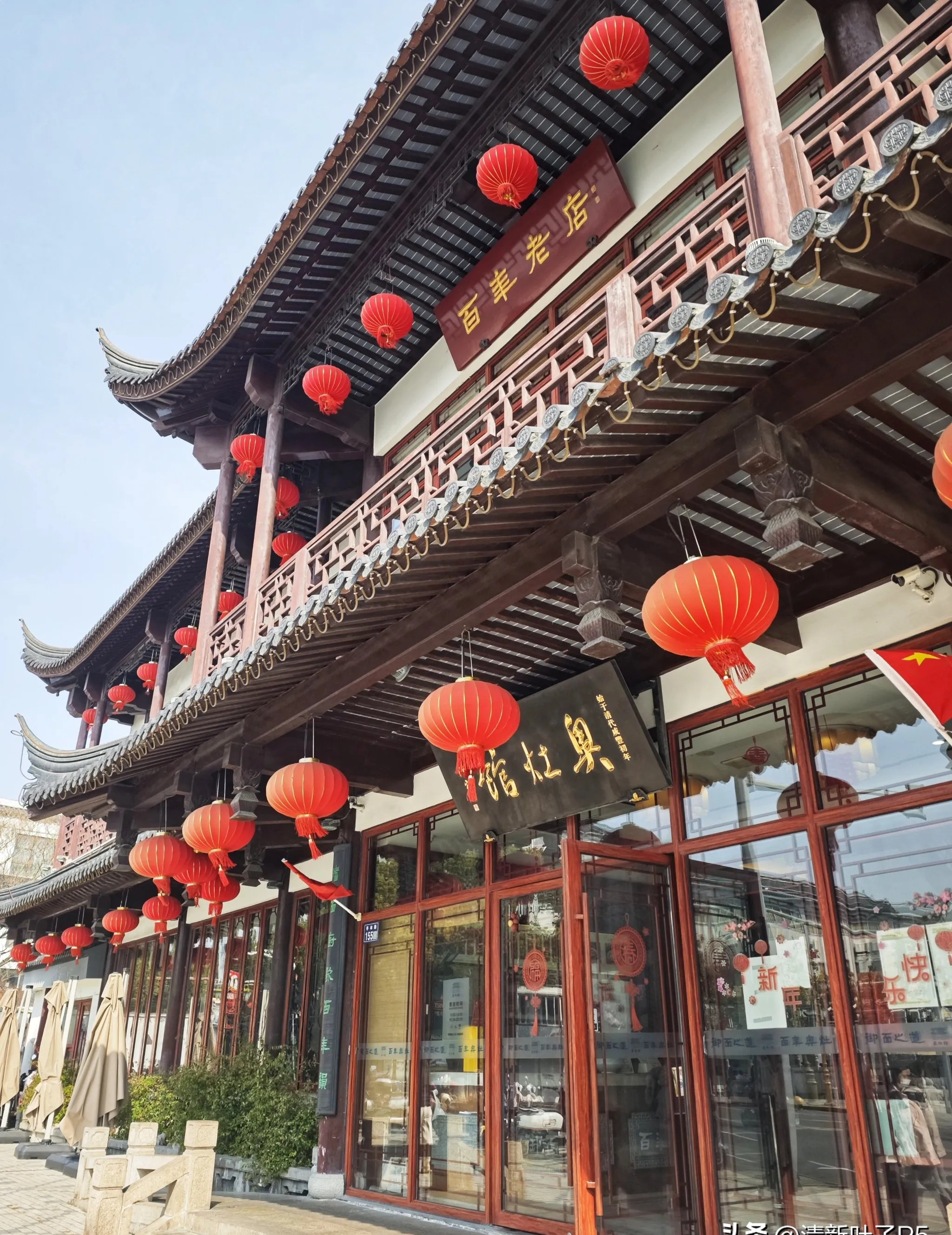 我是一个孤独的古稀怪老头,早上一个人从上海市区出