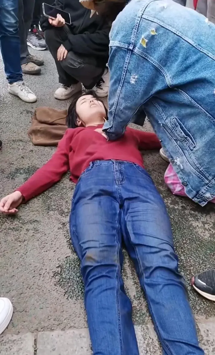 又发生了一件悲惨的事,我堂姐昨天晚上跳河自杀了