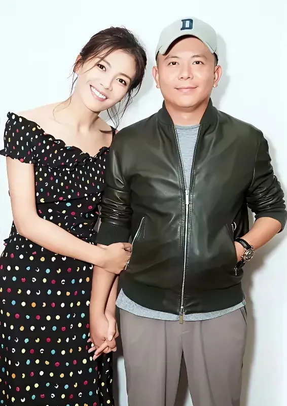 追她的时候肯砸钱,到手了才发现是个假大款,生米已经煮成熟饭了