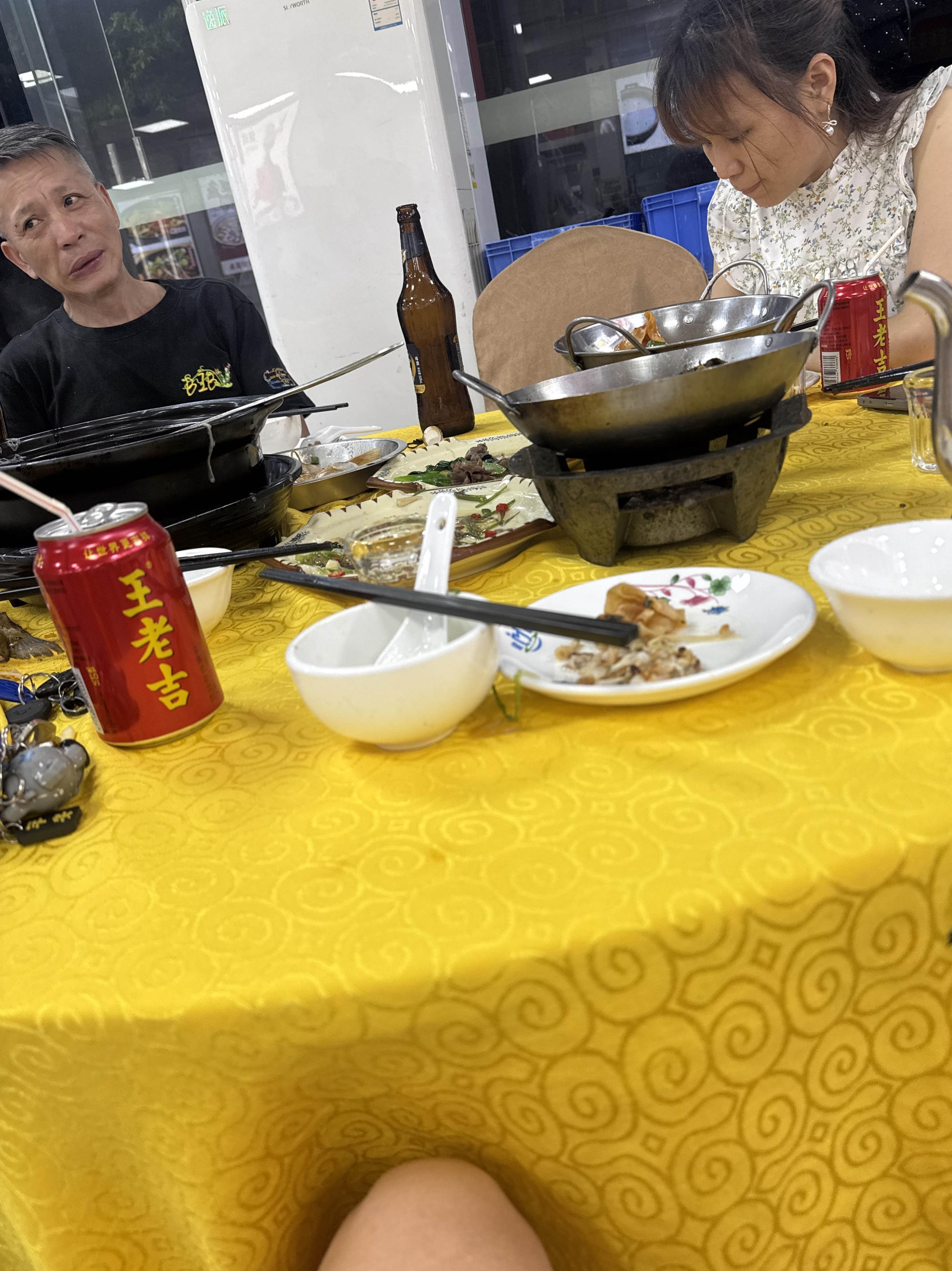 这个美女是我们厂里的第一名,她广西人,叫阿凤,84年的,做事快又负责人