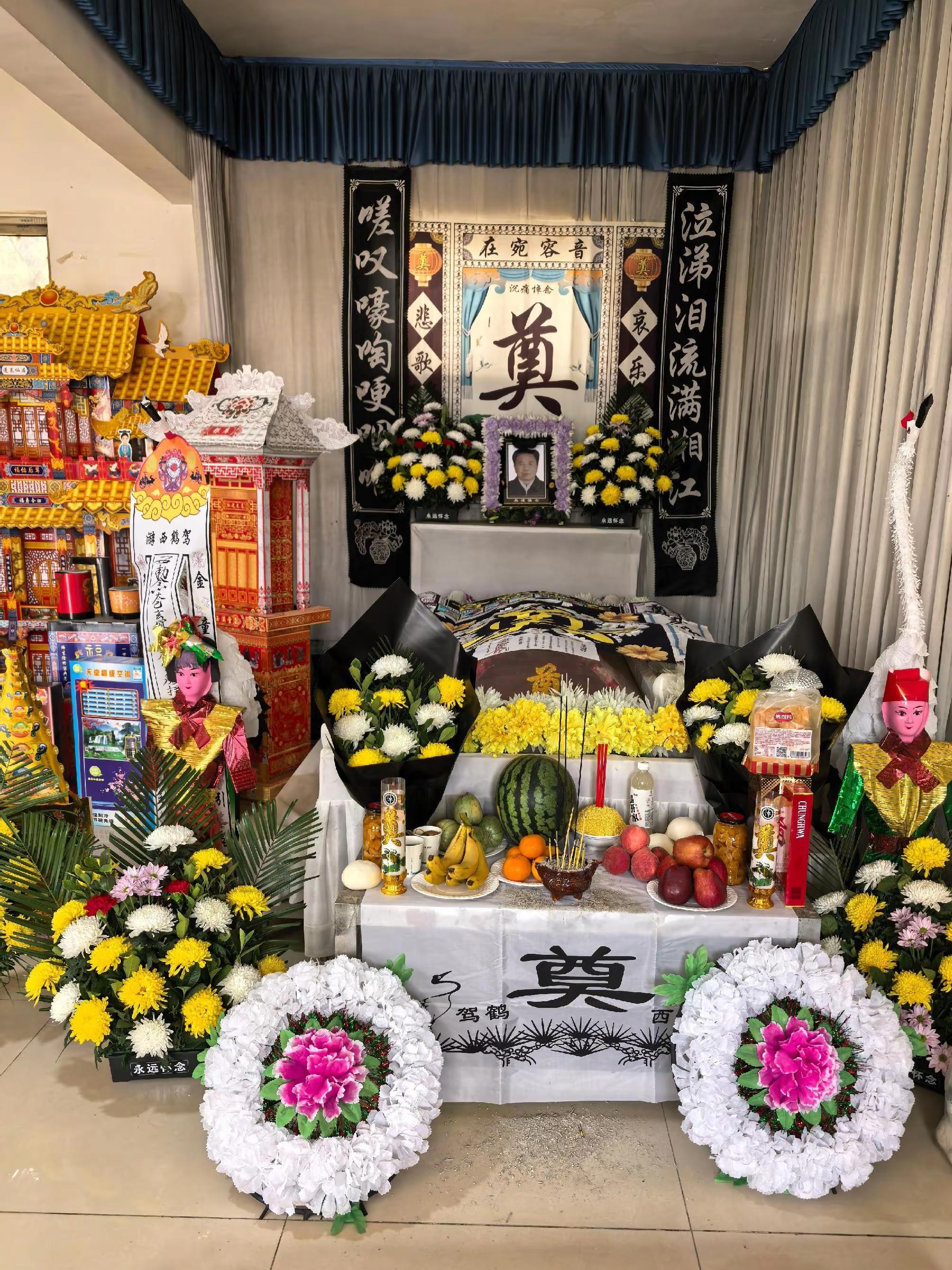 5月7日凌晨3点去世,次日全天祭奠,第三日出殡,两天内完成治丧流程