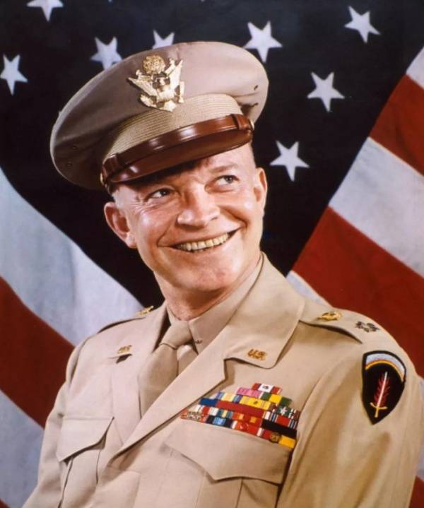 美国第34任总统艾森豪威尔,年轻的时候经常和家人一起玩纸牌游. 