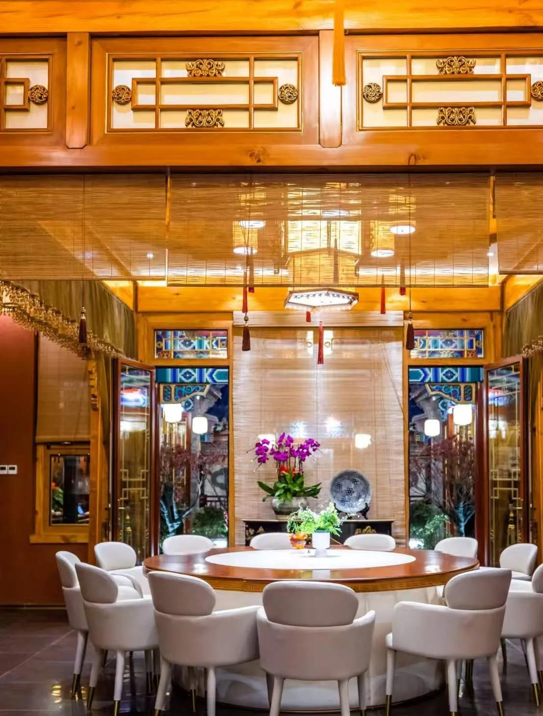 今天来了好多客户找我,现在还在接待重