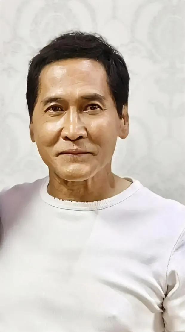 哎,你们发现没,齐秦这么多年一直都是这味儿,紧身衣皮裤,感觉他超级