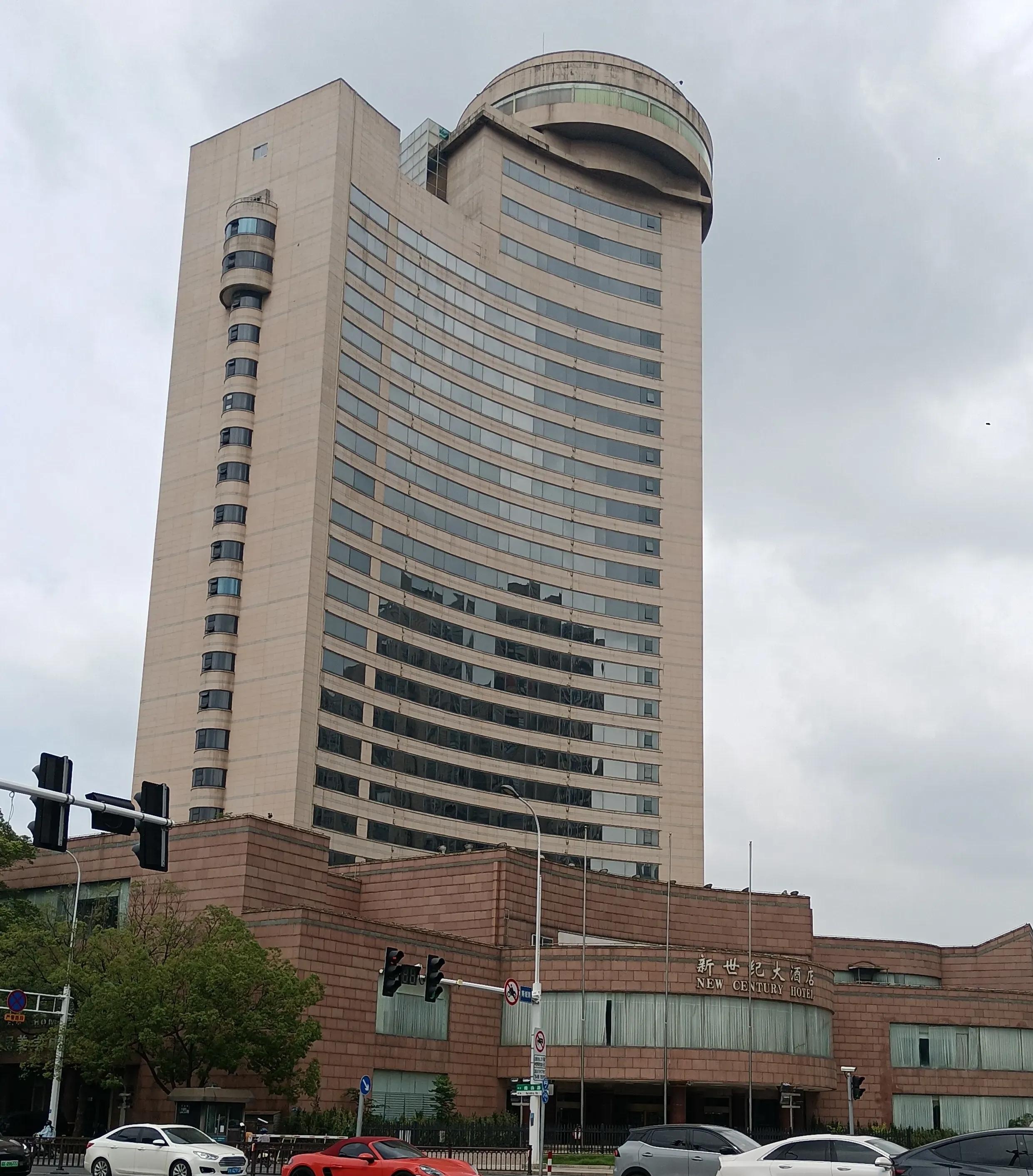 真是令人唏嘘不已,一家曾是扬州市区最高档的酒店,曾经是扬州人以在