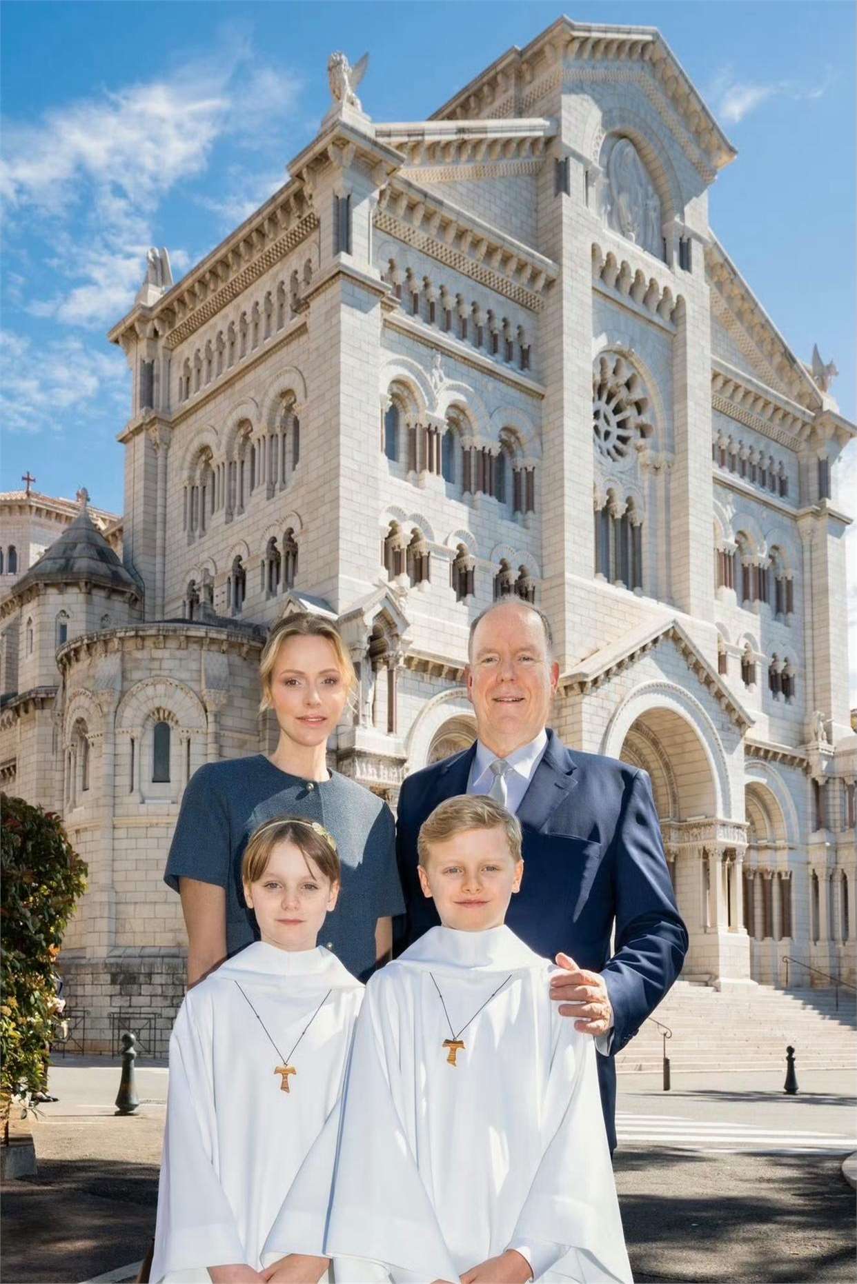 一双龙凤胎儿女颜值超高