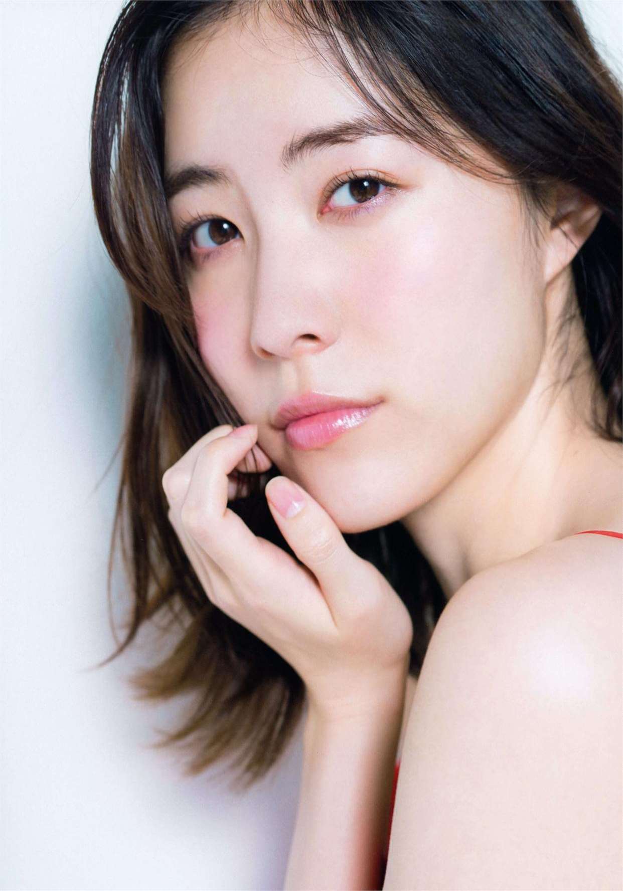 在女团的十余年里,松井珠理奈长期担任ske48全队的ace担当,与同组的