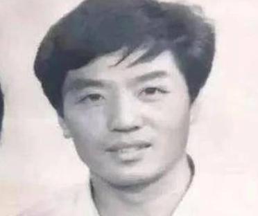 1988年,那会儿,一个23岁的清华女研究生,在火车上