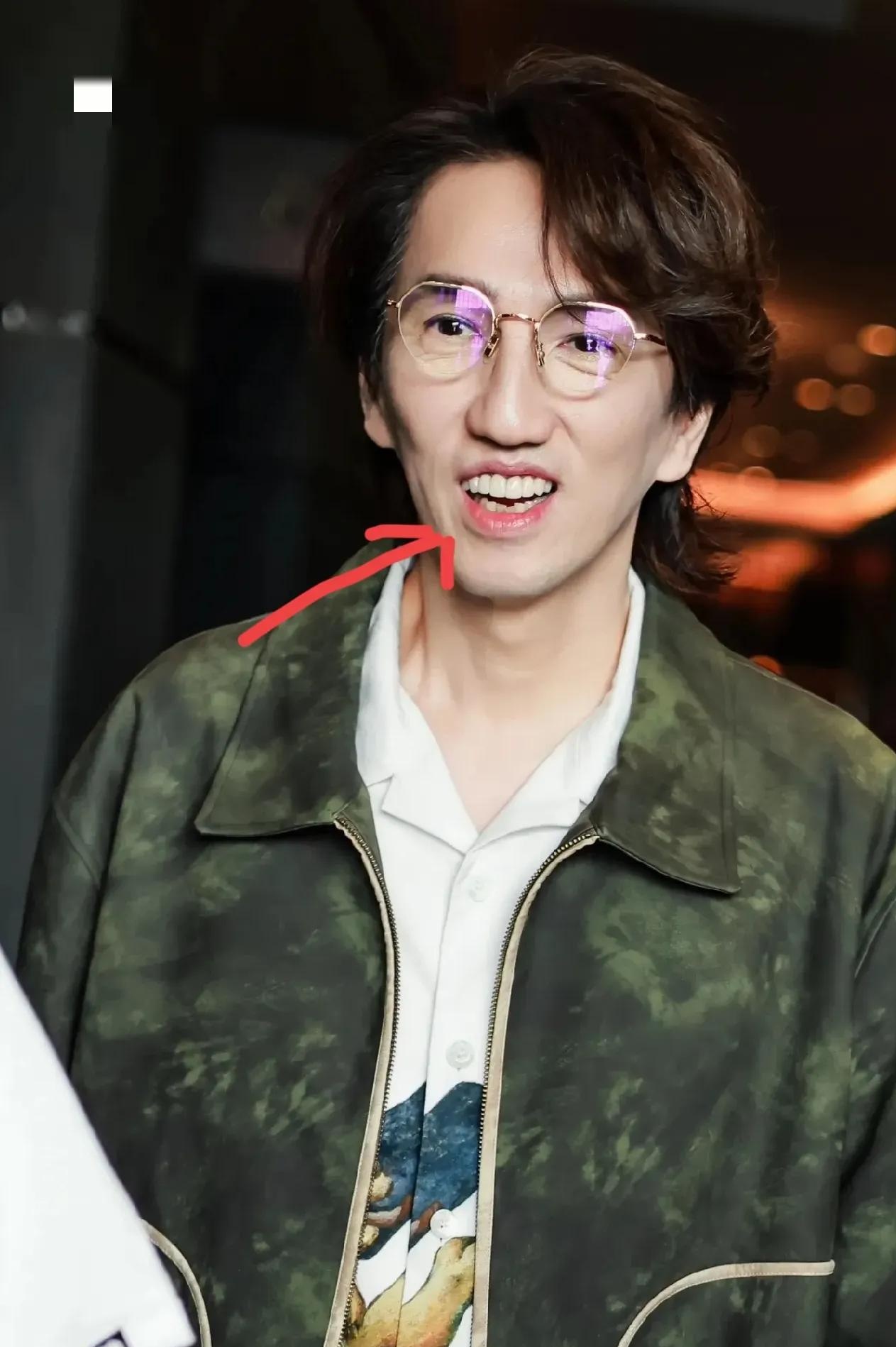 首场竞演结果一出59岁的林志炫拿了倒数第二而00后单依纯稳坐冠军