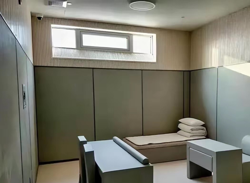 他介绍了一些相关留置工作情况