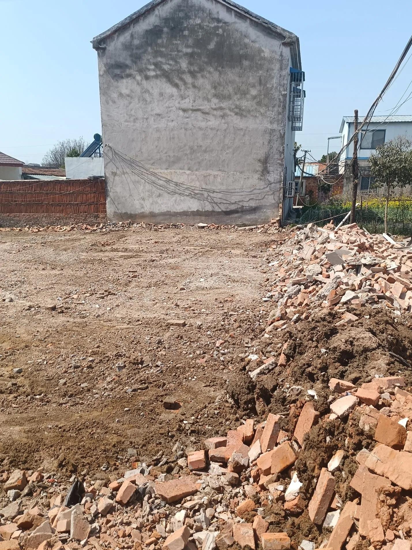 隔壁邻居家闹翻了天