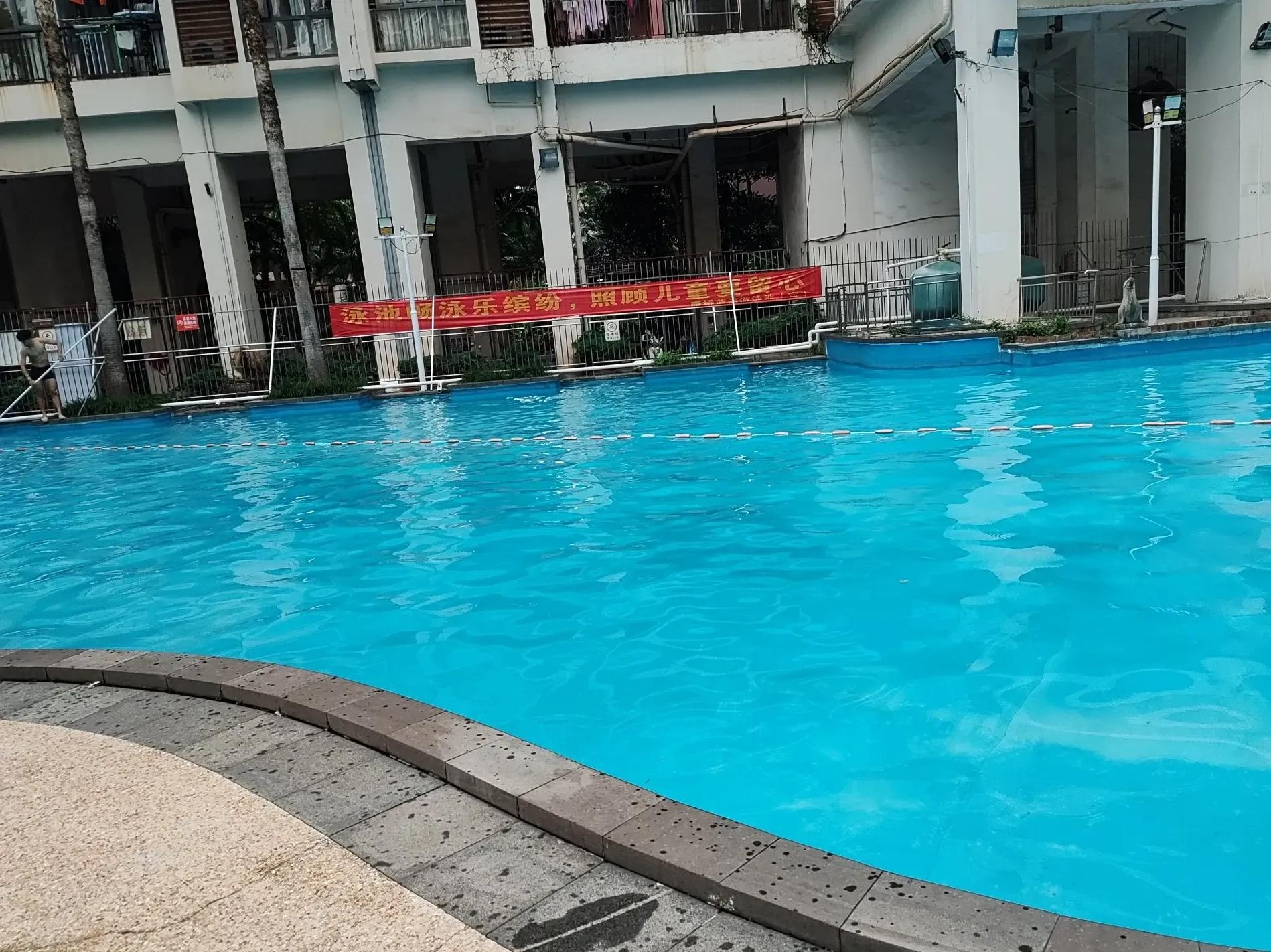 今年承包游泳池的一般都是血本无归了!