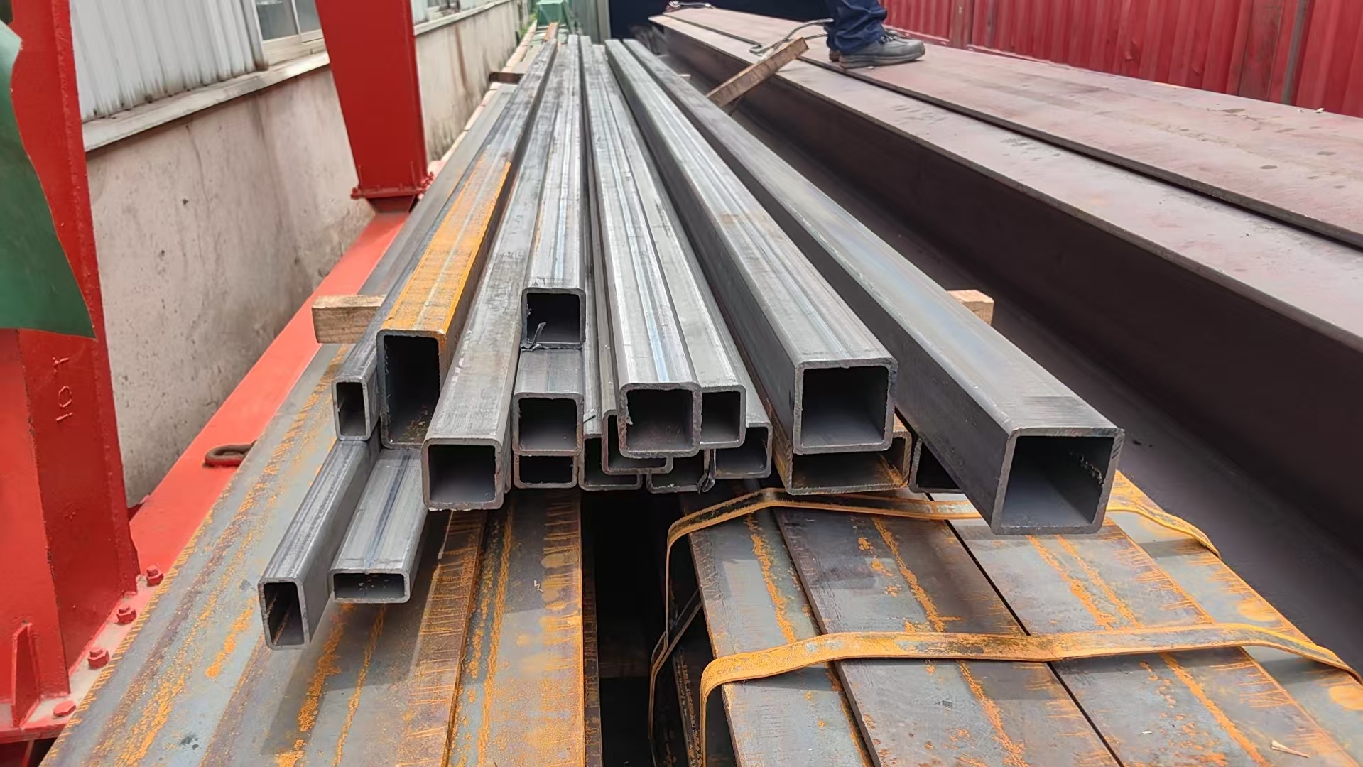 耐低温q355d,q355c和q355e角钢,槽钢是低合金高强度结构钢,具有优异的