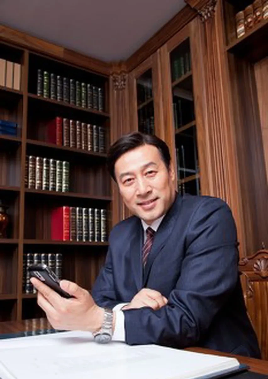 我同学昨天离婚了,起因是她丈夫没去医院照料生病的