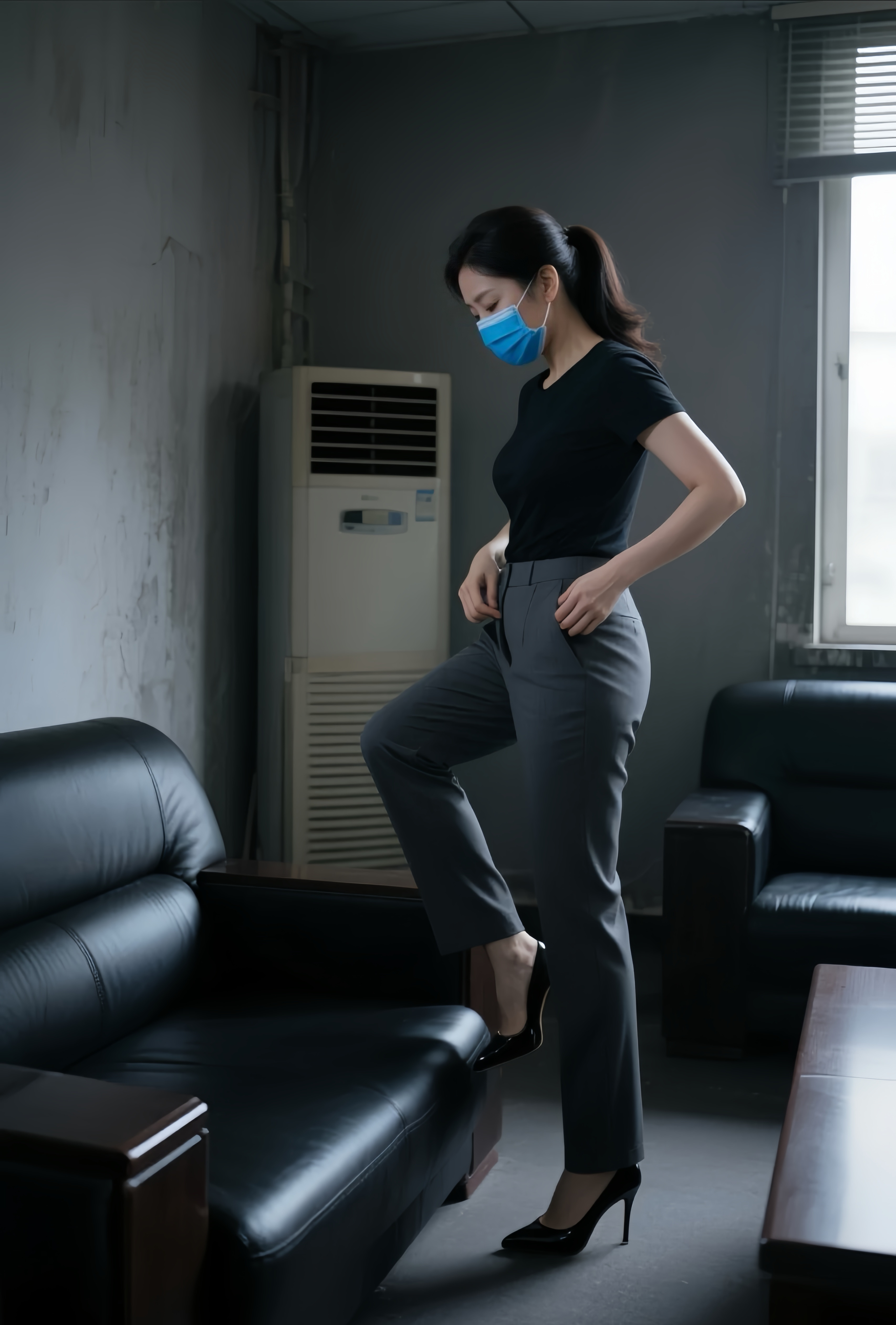 生活总有那么一刻,你站在便利店的货架前,手里捏着