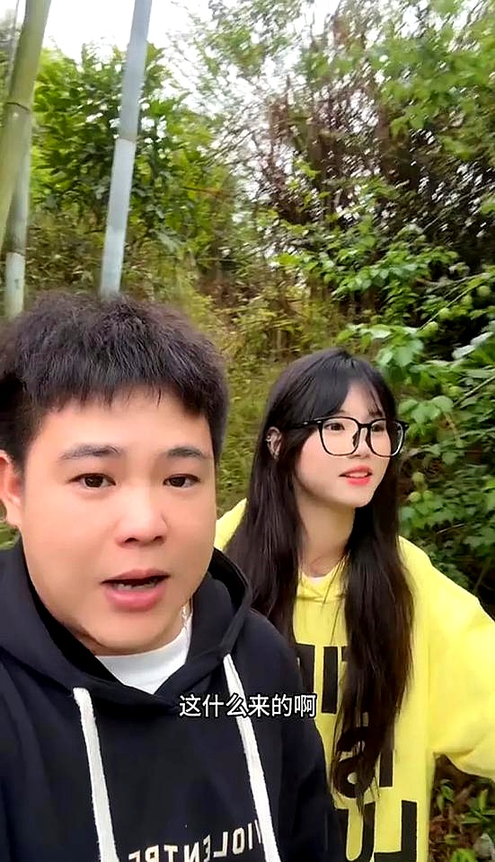 没爹没娘,三岁就跟爷爷相依为命.初中爷爷走了,宅基地还被伯父抢了
