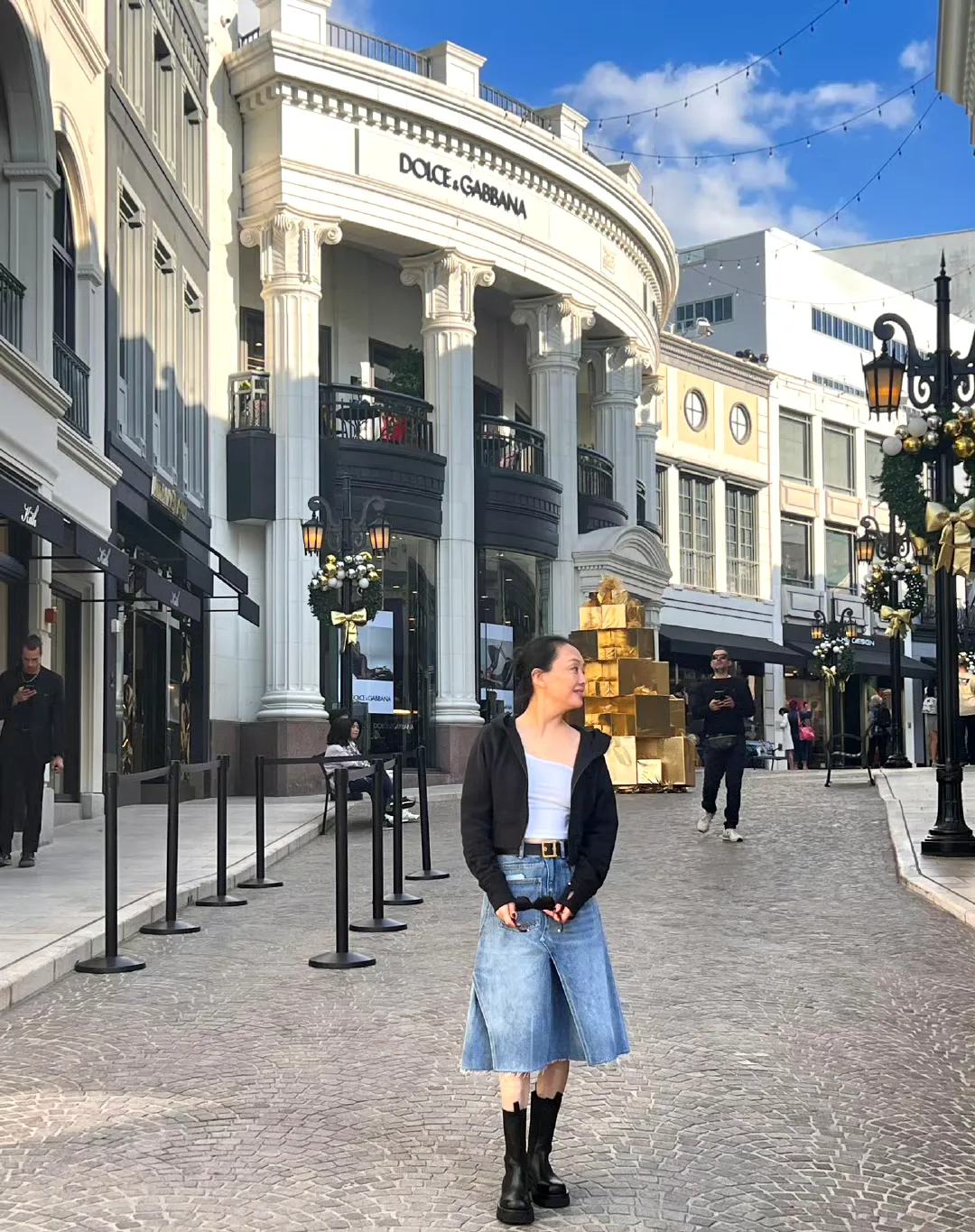 她嫁了个在纽约当医生的老公,但还是决定回国住在上海