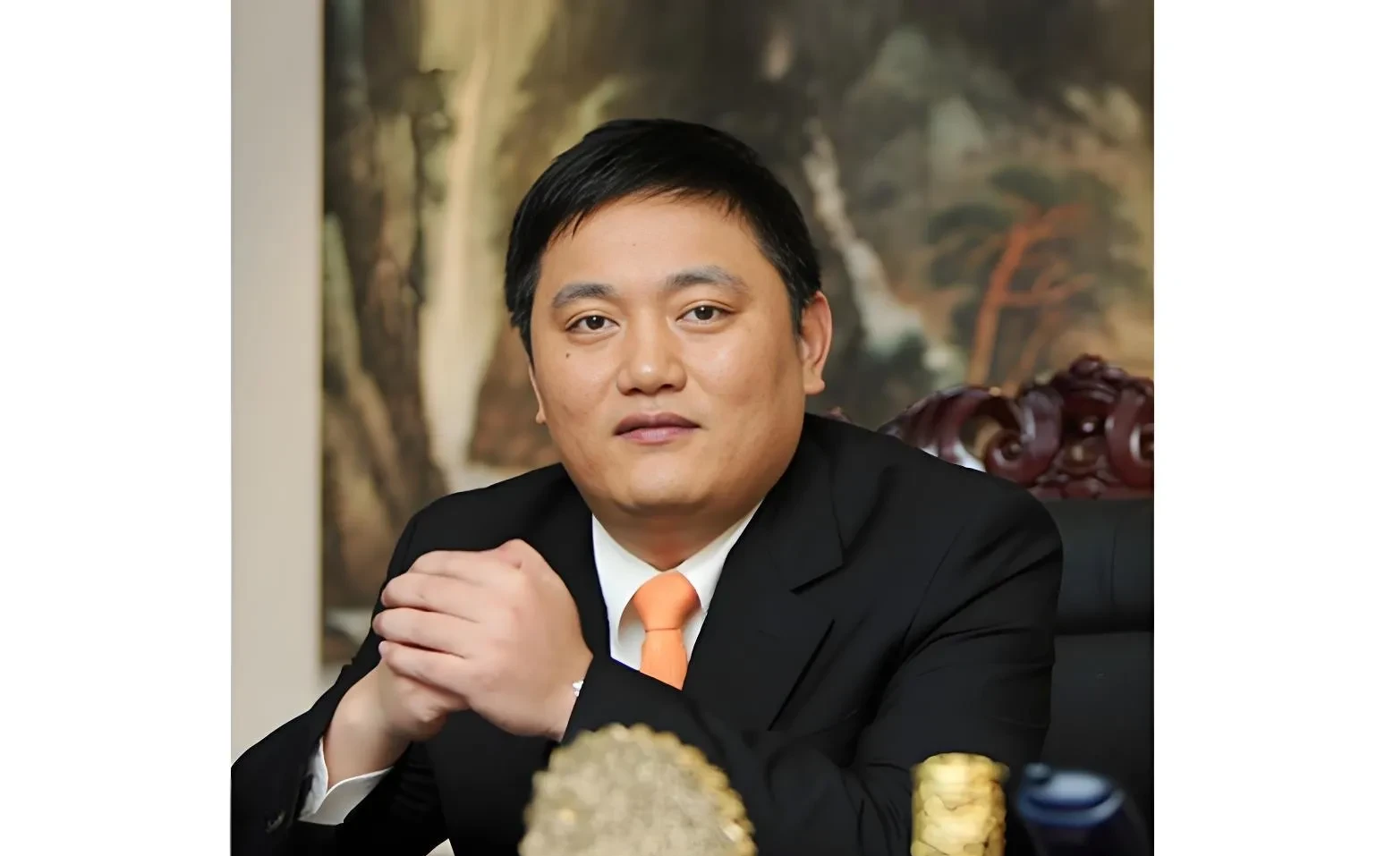 广厦老板楼明堪称一位极具智慧的操盘手,其精明的商业运作令人赞叹