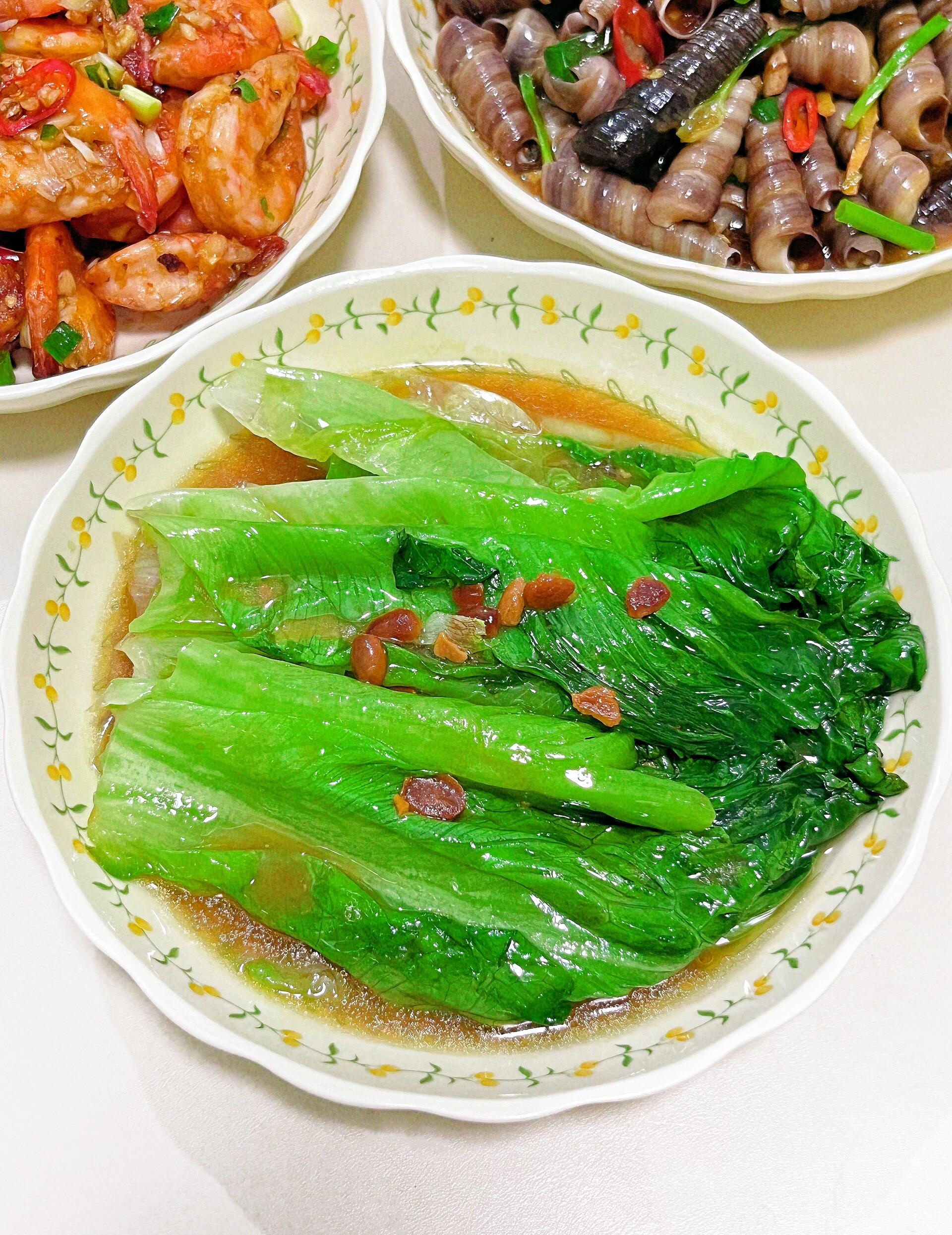 在家吃二人食也超香香酥虾外脆里嫩辣炒钉螺配黄豆酱生菜绝了