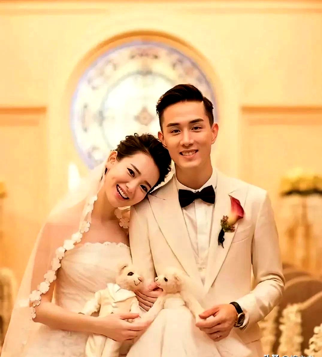 李承铉为什么一直在中国发展呢,因为当时组合成员都要去服兵役了,而他