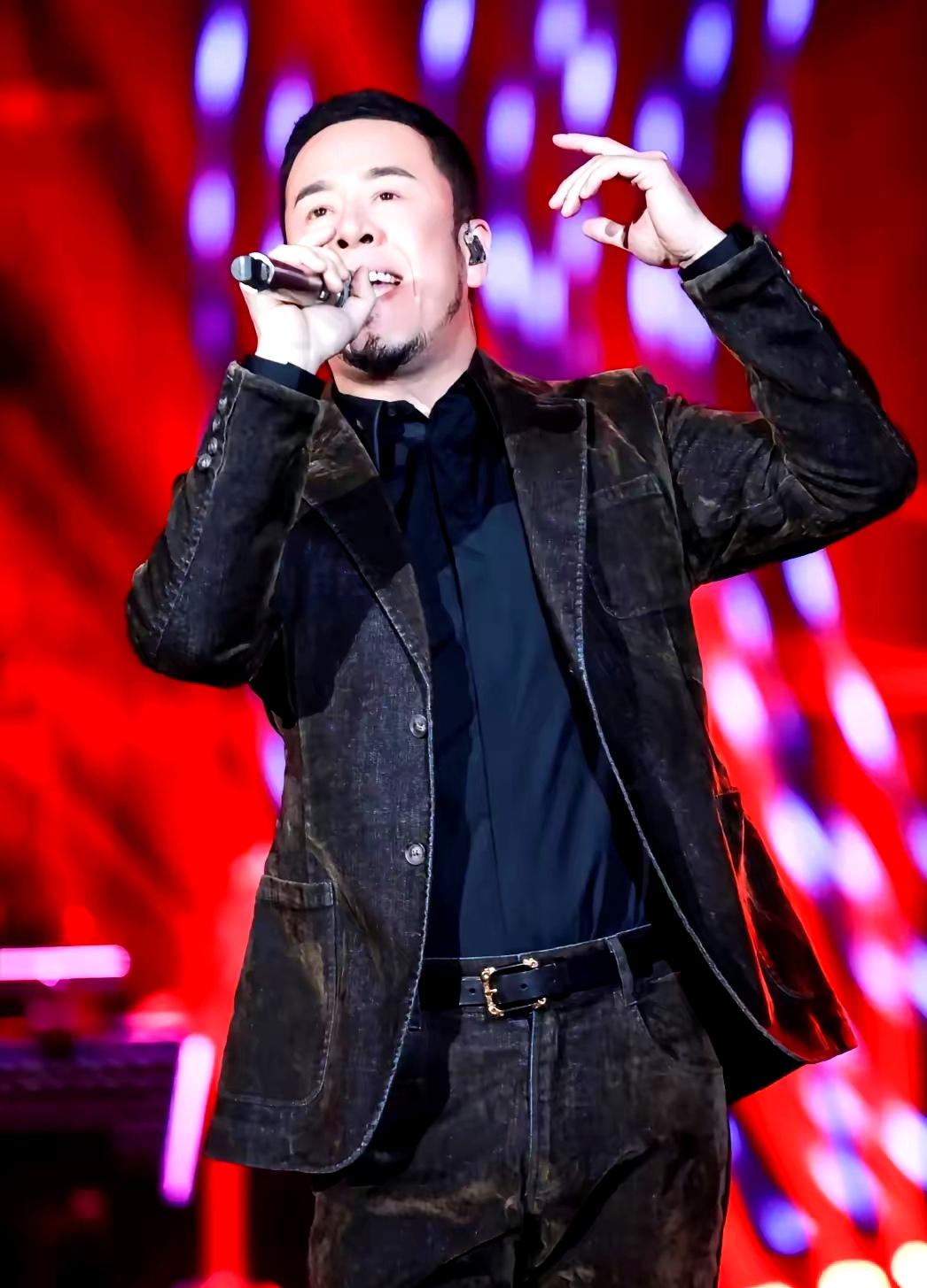 杨坤这52岁的人,这次可真是没救了