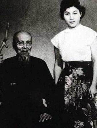 1957年,齐白石老爷子,那时已93岁高龄,打算迎娶一位22岁的年轻女子