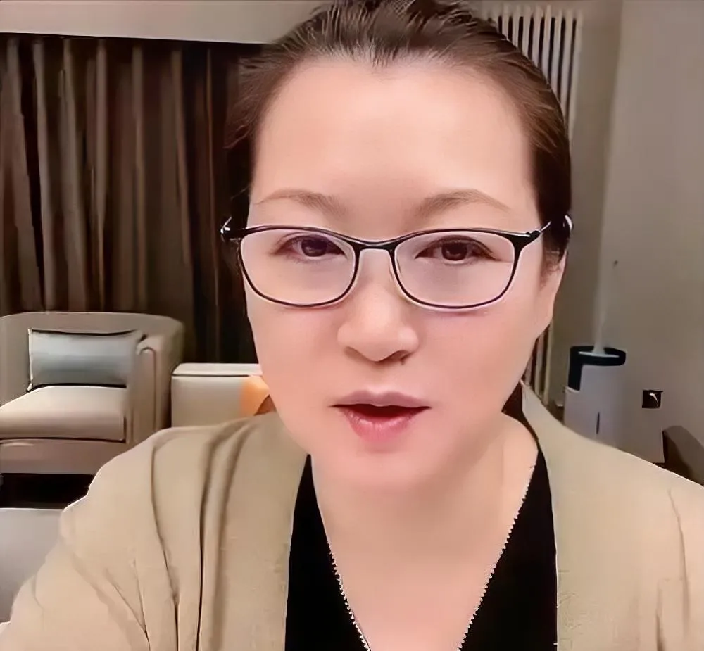 赵本山妻子马丽娟在采访中坦言,与丈夫结婚后,外界多以嫂子师娘称呼她