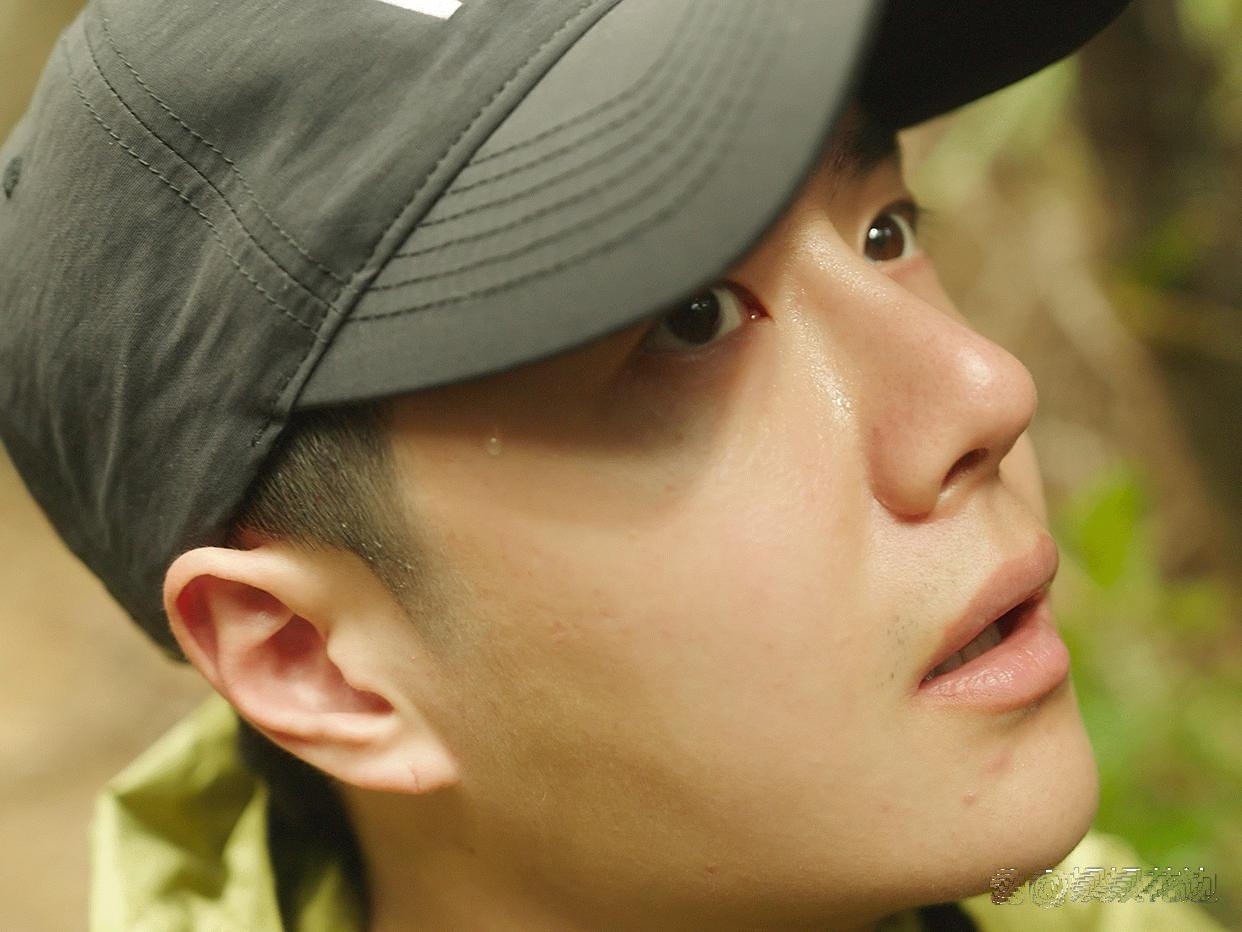 王一博竟然是素颜拍的呀,小胡子,粉刺都能看得清清楚楚,这颜值简直绝