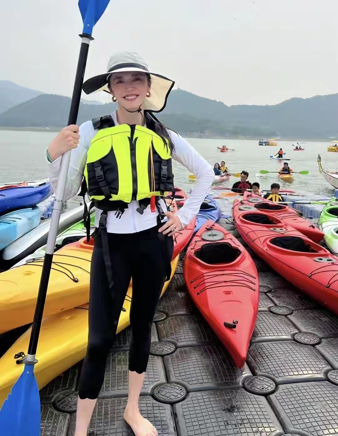 姚晨在六一那天晒了全家福,孩子和老公都在镜头里笑得开心