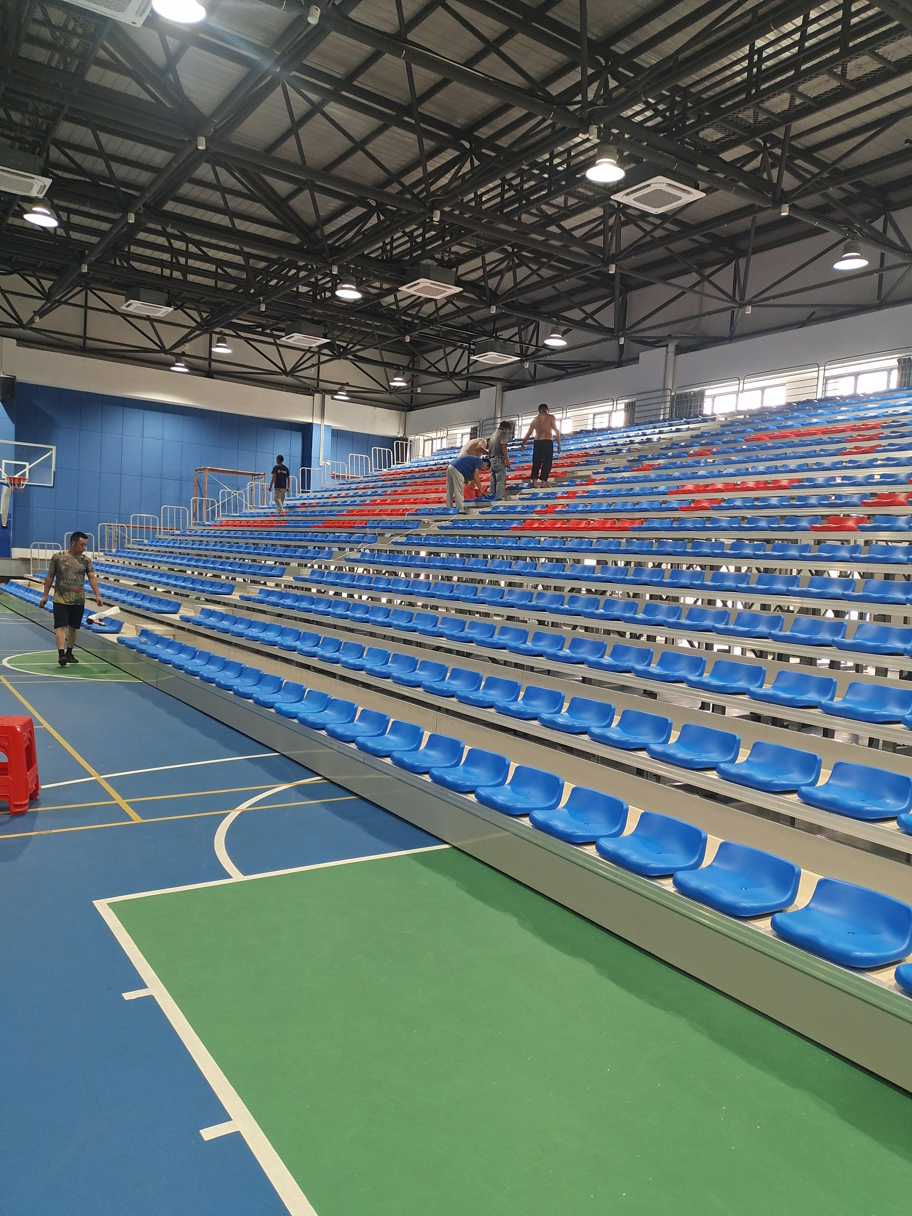 本厂家15100816685生产:体育场馆伸缩看台座椅