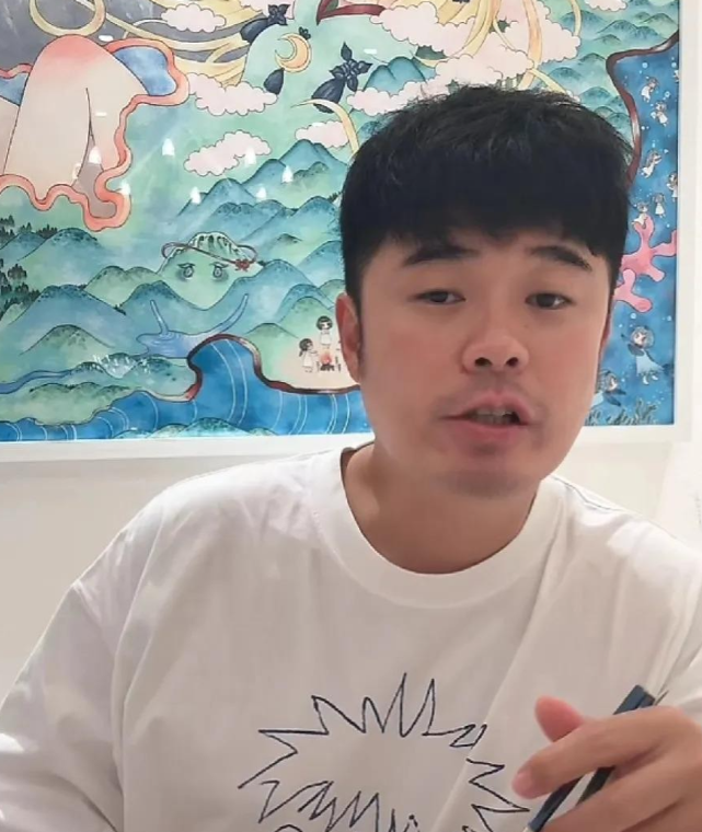 陈赫因长相酷似周杰伦,常被误认成周杰伦,在直播和录节目时都遭遇过