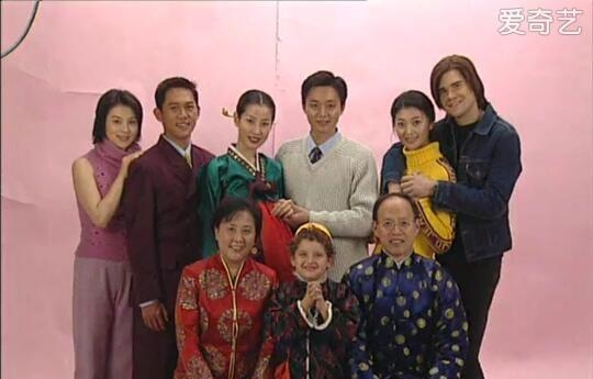 一位在《编辑部的故事》中饰演牛大姐,在《摩登家庭》中扮演雅各布的