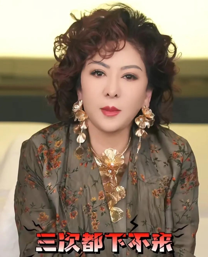 一架从东京返程的飞机在空中遭遇致命颠簸,机舱内行李