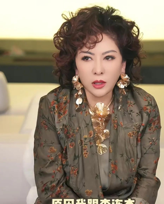 一架从东京返程的飞机在空中遭遇致命颠簸,机舱内行李