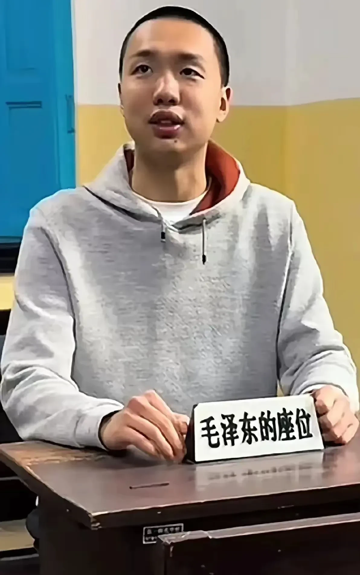 我给我86岁的外公看了毛东东的照片