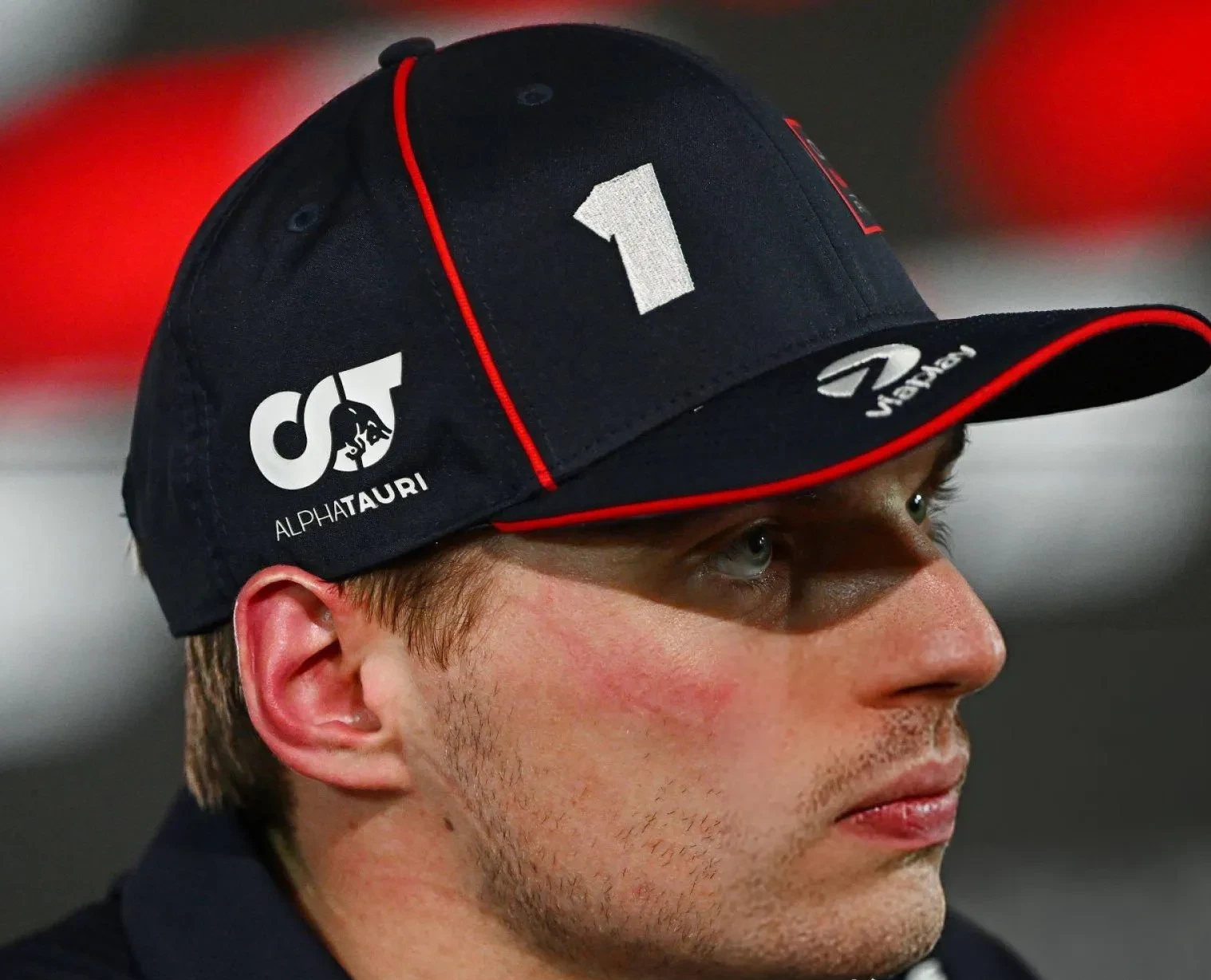 维斯塔潘恐怕要提前跑了,在巴林车队和赛车全都崩了,这车真是给人开的