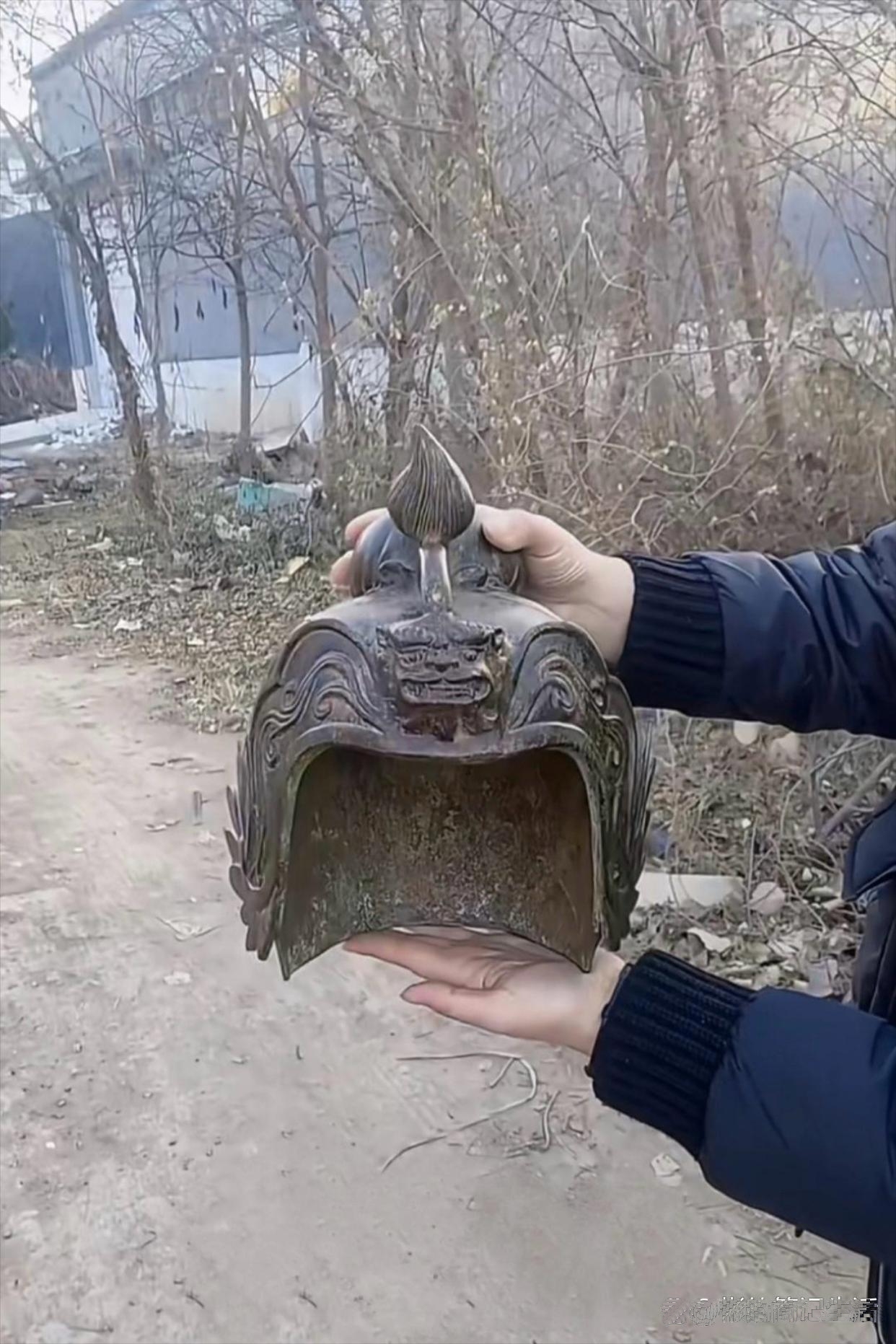老乡信誓旦旦地拍着胸脯跟我说这可是宋朝大将军戴过的