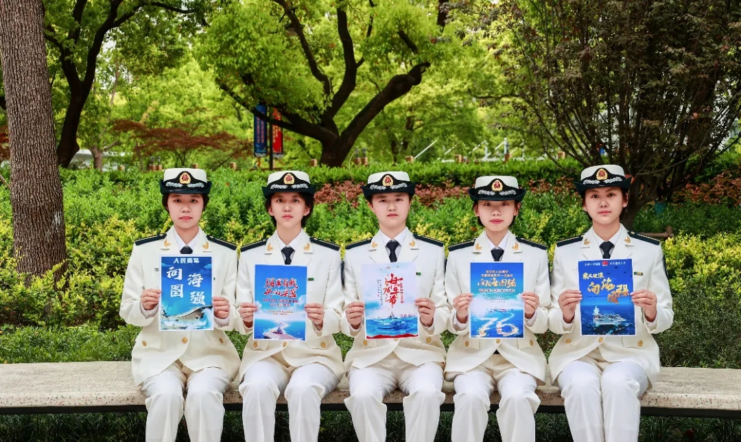 人民海军这艘巨舰,乘风破浪,从浅滩驶向深蓝,硬是在