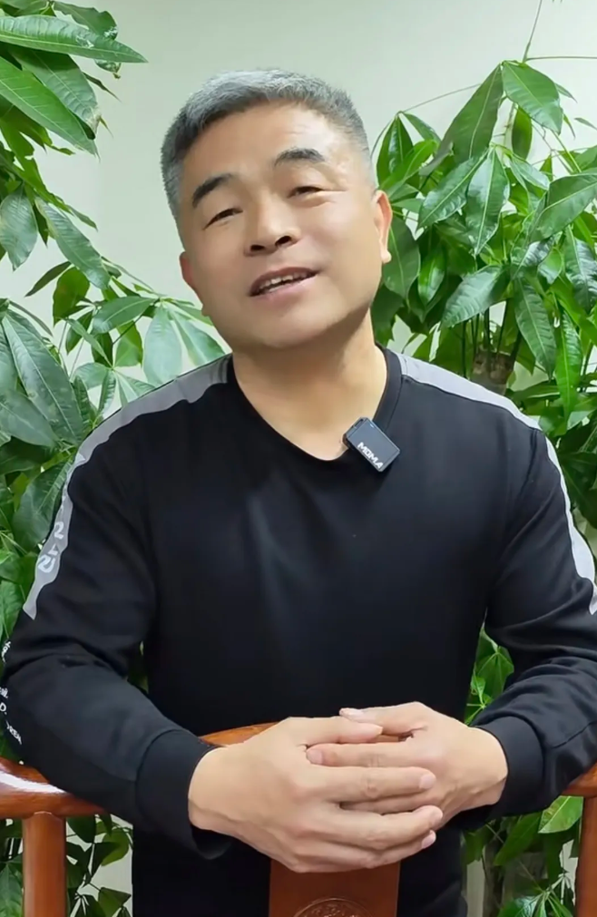 在寻亲家长里,郭刚堂堪称 "一股清流"!